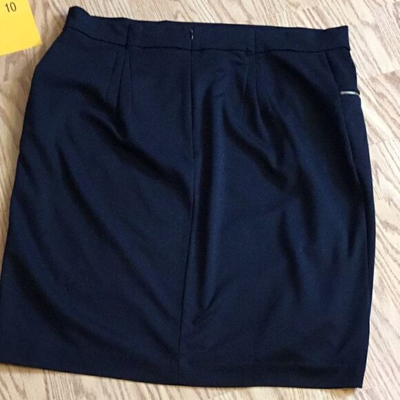 Black pencil shirt is size 2 x large SIMPLY EMMA - Picture 5 of 8